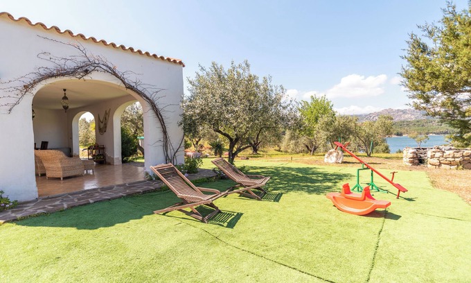 Cala Liberotto Villa | Rústica villa con Wi-Fi, aire acondicionado y hermoso jardín