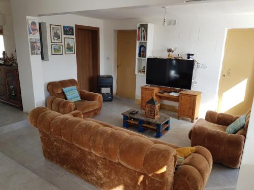 Siggiewi Casa | Rustic Villa with Pool Sleeps 6 & Terrace