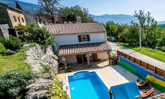 Krsan Villa | Villa rústica con piscina, terraza y excelentes vistas.