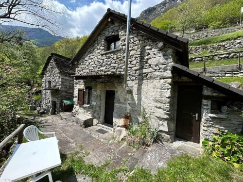 Corippo Chalet De Esquí | Rustico sul fiume Verzasca