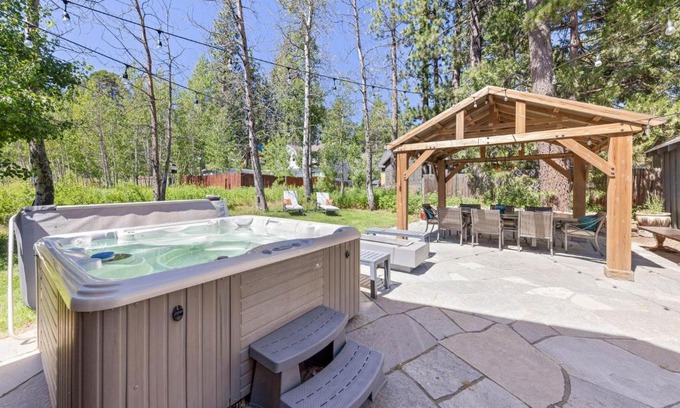 Tahoe City Casa | Rustling Grove in Tahoe City - Pet-Friendly, Walking Distance to Downtown and Lake - Private Hot Tub