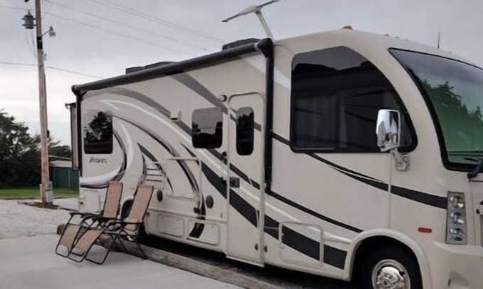 Vian Casa | RV by the lake!