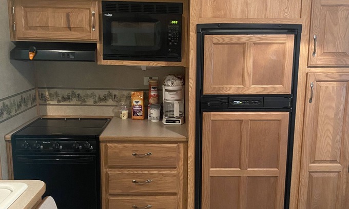 Laurel Casa | RV Living w/Pool @The House on the Hill