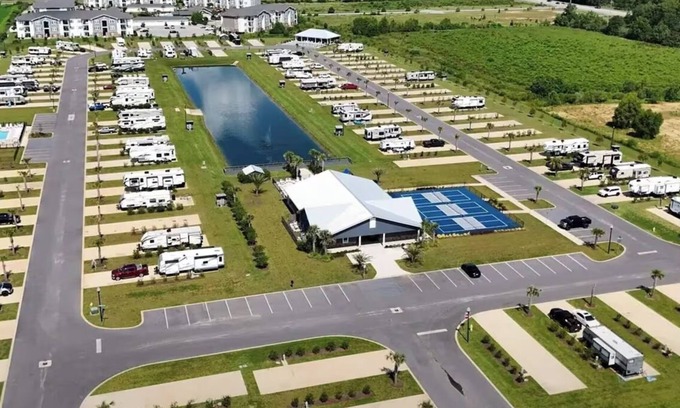 Foley Alquiler De RV | RV Lot 67 in Grand Riviera Resort in Foley, AL. Daily and long term available
