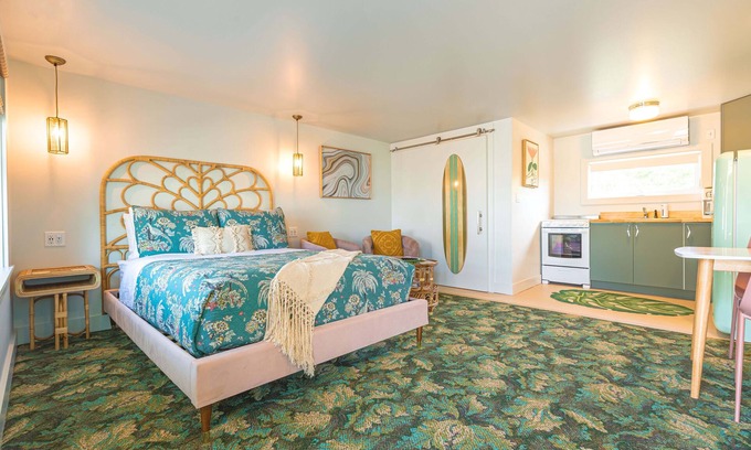 Rye Apartamento | Rye Motor Inn - Deluxe Queen Studio Apartment - ADULTS ONLY