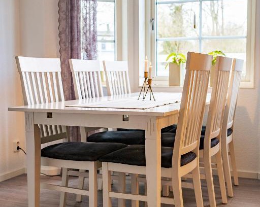 Skurup Apartamento | Rymligt radhus med trädgård & parkering