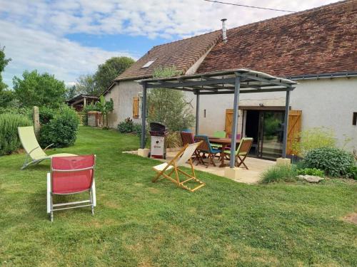 Clere-du-Bois Casa | Séjour paisible au cœur du Berry : maison familiale moderne, cheminée, jardin, et SPA à Cléré-du-Bois. - FR-1-591-563