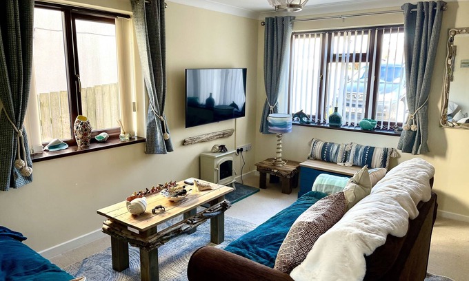 Cemaes Bay Casa | Sŵn y Nant Modern Coastal Cottage, Cemaes Bay, Anglesey