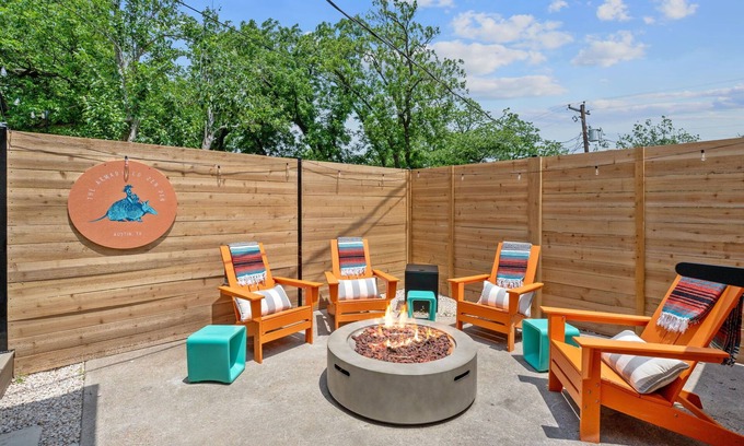South River City Casa | S Congress Putting Pool 3 KINGS/2 BATH FULLY Remodeled