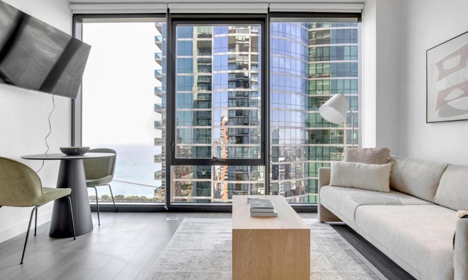 South Loop Apartamento | S Loop Studio w Pool Gym Spa nr Grant Park CHI-739
