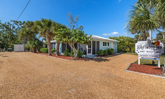 Sanibel Cabaña | Sabal Palm Cottage, quaint island paradise