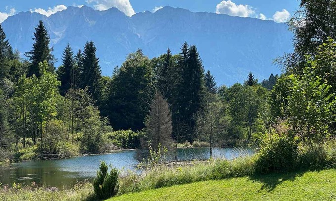 Maxlrain Apartamento | Sachrang: Ferien-wohnung am See mit Bergblick