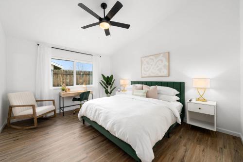 Pleasant Grove Casa | Sacramento Gem w Cozy Wood Fireplace BBQ Grill