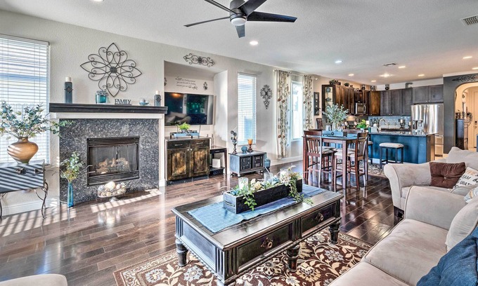 Regency Park Casa | Sacramento Getaway ~ 10 Mi to Dtwn!