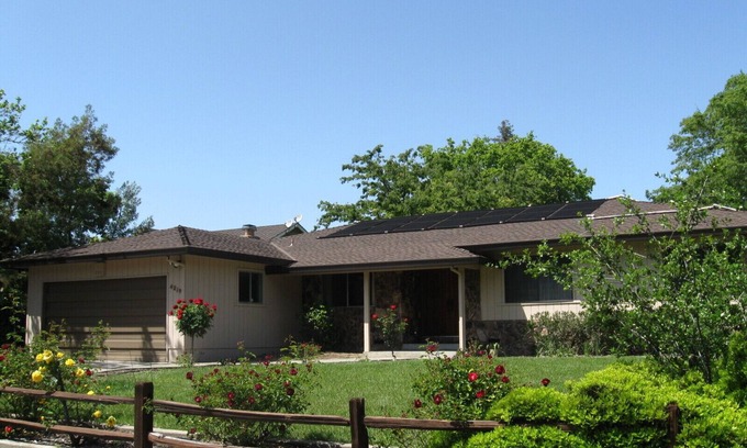 Sacramento Casa | Sacramento Suburban con piscina