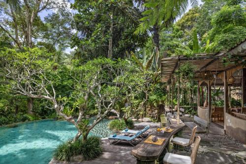 Payangan Cabina | Sacred Beji by GenuineHost
