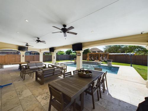 Houston Casa | Saddle n Spurs BNB, 25 minutes to downtown, pool, fire pit, grill
