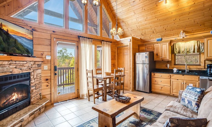 Black Bear Falls Cabina | Saddle Ridge