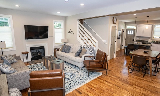 Black Mountain Casa | 'Saddle Up' para Mountain Mountain Fun!