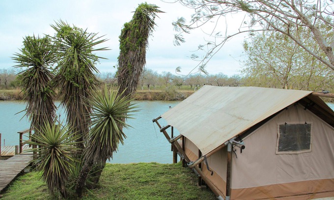 Texas Gulf Coast Cabina | Safari Tent Glamping Minutes from SpaceX Launches
