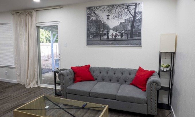 South Manchaca Casa | Safe and Quiet Neighborhood, Close to Downtown Austin!!!