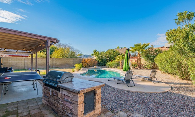 Glendale Casa | SAFE & COZY RETREAT👙PRIVATE POOL🥩BBQ🏓GAMES