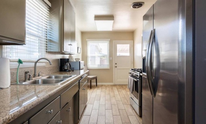 West Covina Casa | Safe Neighborhood-3bdr,1.5bath Next to Everything!