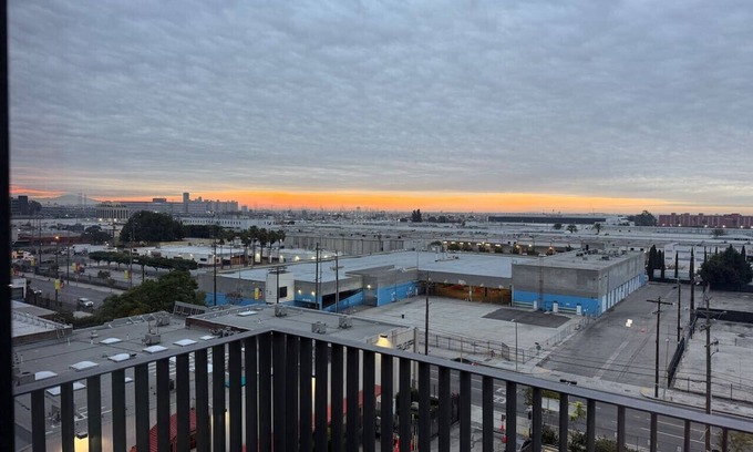 Vernon Apartamento | Safe & Stylish 2BD Family Penthouse: Premium Perks