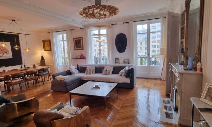 Neuilly-sur-Seine Apartamento | Safest Area in Paris ❤ Elegant Haussmannien close to Le Marais, Metro Line 1