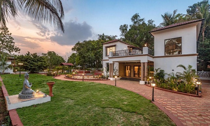Karjat Villa | SaffronStays RiverFront Manor, 5-BDR pool villa by Pej River