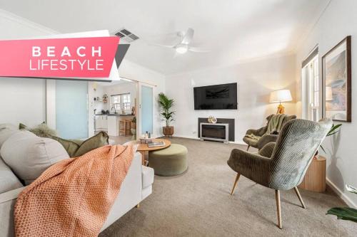 West Beach Apartamento | Sage by the Sea - WiFi, BBQ, Beach, Art
