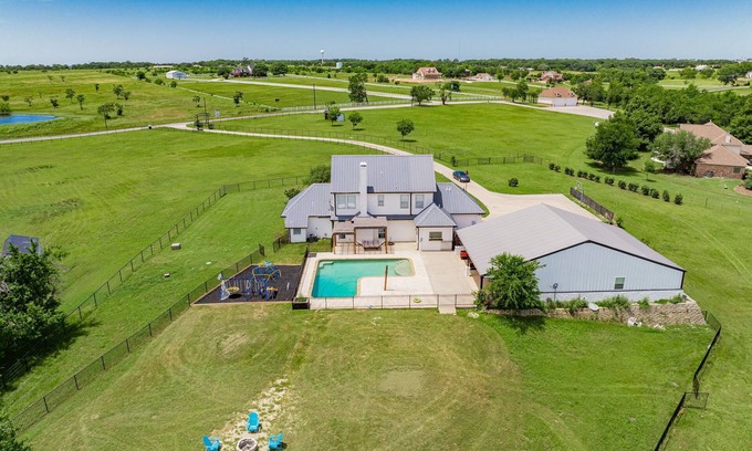 Gunter Otro | Sahvana Ranch - Unwind, Splash & Party
