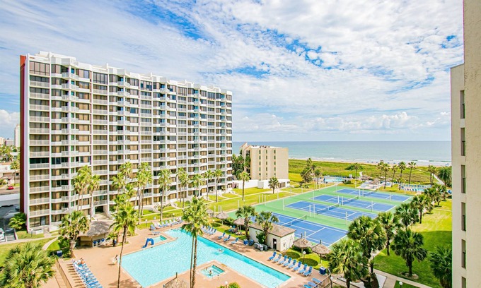 South Padre Island Condominio | Saida 2BD/2BA 8th Floor with Ocean Views & Space X Front Row