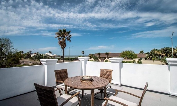 Bay Area Casa | Sail Away! Your Coastal Pool Oasis Awaits