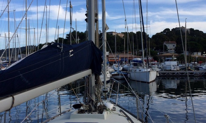 Porquerolles Alquiler De Eote | Barco de vela en la isla de atraque de Porquerolles
