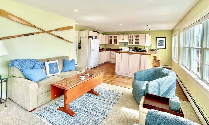 Boothbay Harbor Apartamento | Sail Loft - Exclusivo frente al mar en un muelle! El centro de Boothbay Harbor!