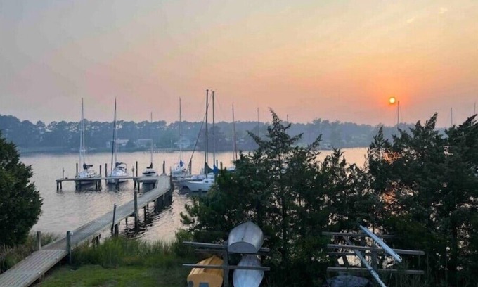 Oriental Apartamento | Sailor’s Choice @ Blackwell Point Marina. Pet friendly & boat slips available!