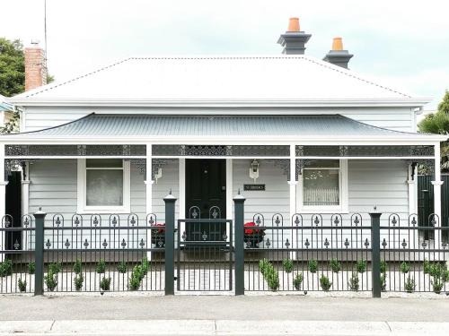 Geelong West Casa | Saint Brides - Steps to Pako