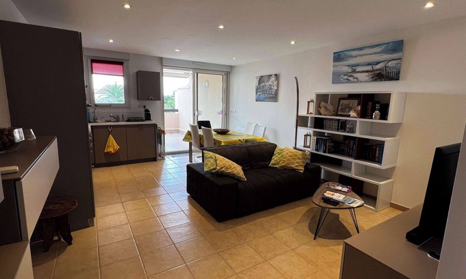 Saint-Cyprien Plage Apartamento | Saint Cyprien, Beautiful, Fully renovated 2-bedroom Apt with WiFi, AC, Pool.