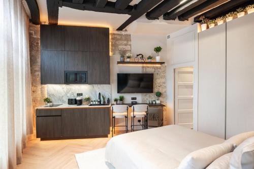 Saint-Gervais Apartamento | SAINT-LOUIS APARTMENT - LUXURY HIGH END RENOVATED Apartment - HEART OF LE MARAIS - HOTEL DE VILLE