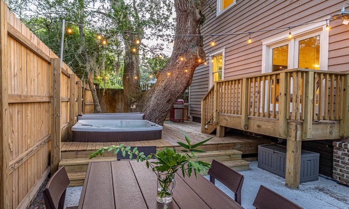 King City Casa | Saint Simons | Hot Tub | Walk to Pier & Beach