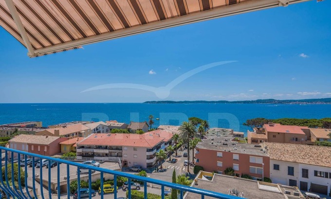 Sainte-Maxime City Centre Apartamento | Sainte Maxime city center with panoramic sea view ; walking distance to shops and beaches