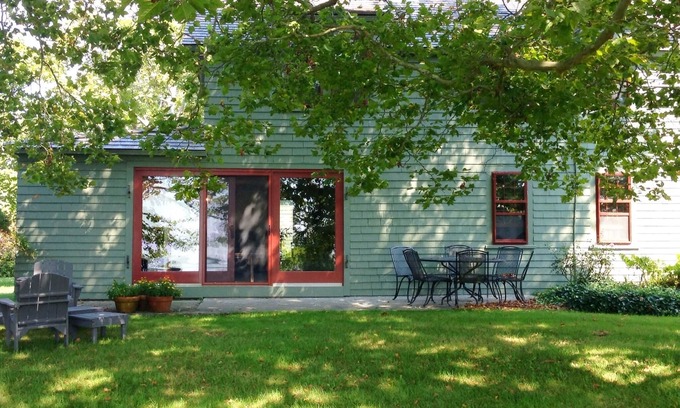 Little Compton Casa | Sakonnet Point water view home + guest cottage cerca de la playa