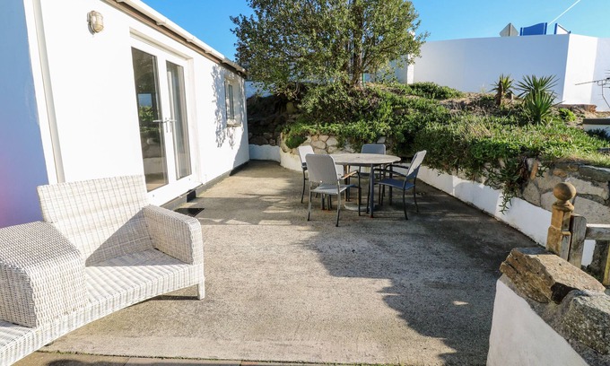 Praa Sands Casa | SALAKEE, pet friendly, character holiday cottage in Praa Sands