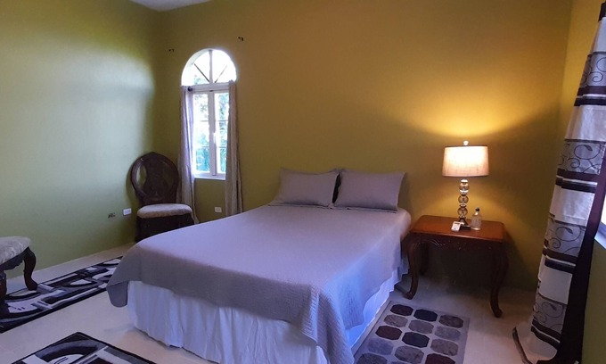 Horsepath Apartamento | SALE$Abigail's Entire 2 Bedroom Apartments SALE, SALE$$