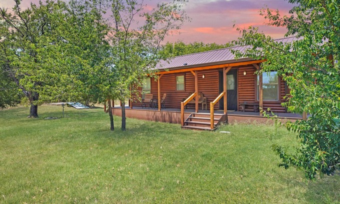 Mineral Wells Cabina | Salesville Serenity log cabin
