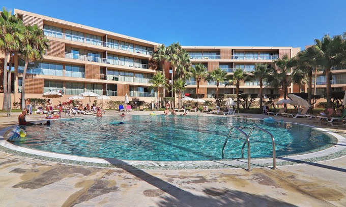 Salgados Apartamento | "Salgados 4Seasons Apartment" con piscina, aire acondicionado, Wi-Fi, jardín y balcón