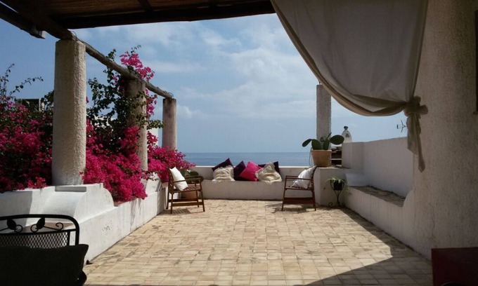 Santa Marina Salina Villa | Salina: típica casa eólica ideal para cada época del año.