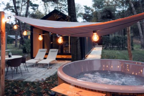 Municipality of Hellendoorn Chalet De Esquí | Sallands natuurhuisje Hellendoorn hottub Metz