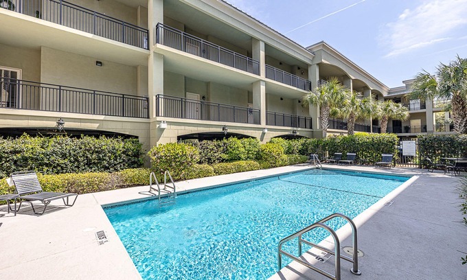 Demere Park Condominio | Salt Air Villas #214 | Close to Beach | Pool & Gate Community